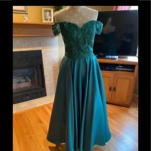 Emerald green prom dress